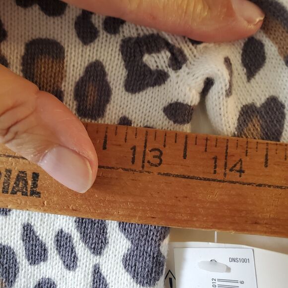 Old Navy Girls Size XS (5) Leopard Cardigan Rhinestone Buttons - Picture 7 of 8